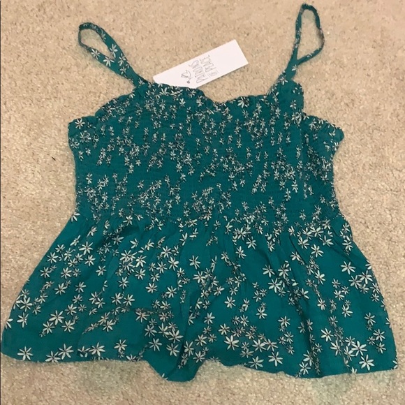 NEW WITH TAGS flowy green top - Picture 2 of 2